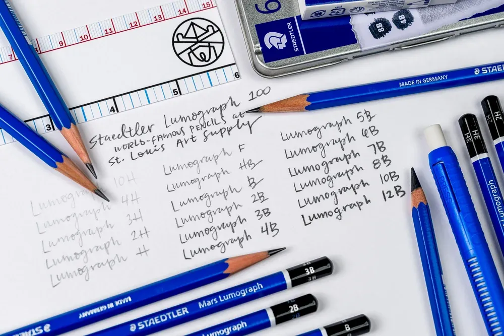 مداد لوموگراف استدلر بدنه آبی — Staedtler — تصویر ۲